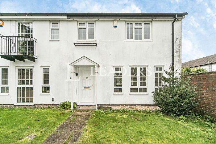 3 Bedroom Terraced House To Rent In The Mount, Reading, RG1