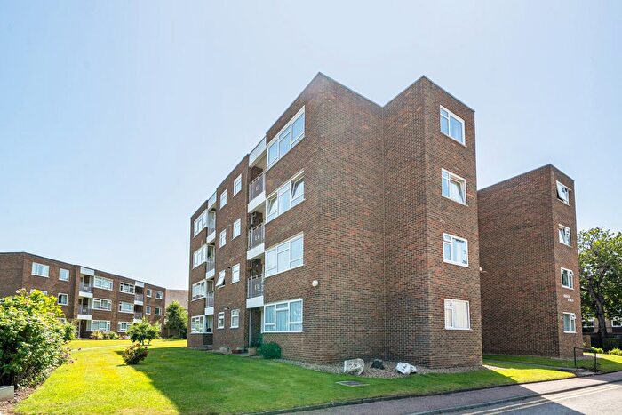 2 Bedroom Flat For Sale In Green Acres, The Crescent, Sidcup, DA14