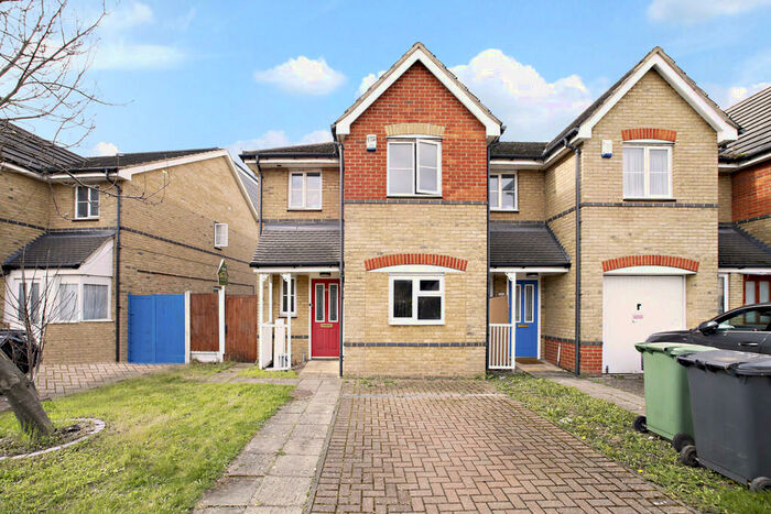 4 Bedroom Semi-Detached House To Rent In Joseph Hardcastle Close, London, SE14