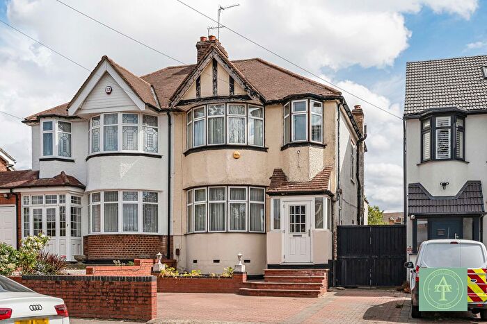 3 Bedroom Semi-Detached House For Sale In Linden Way, Southgate, London, N14