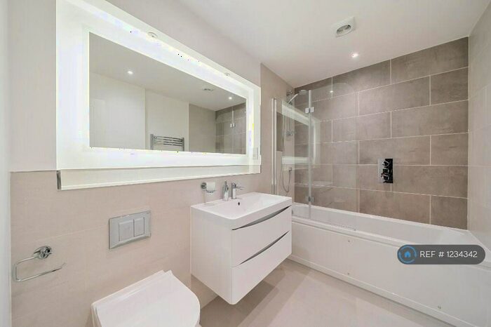 2 Bedroom Flat To Rent In Hervey Road, London, SE3