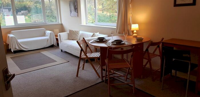 2 Bedroom Flat To Rent In Malcolm Close, Mapperley Park, Nottingham, Nottinghamshire, NG3