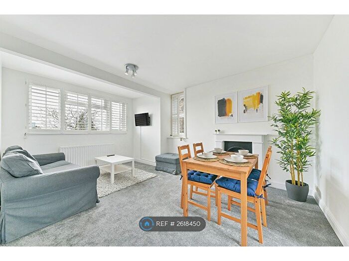 2 Bedroom Flat To Rent In Longley Road, London, SW17