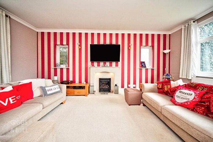 5 Bedroom Detached House For Sale In Ludlow Avenue, Luton, Bedfordshire, LU1