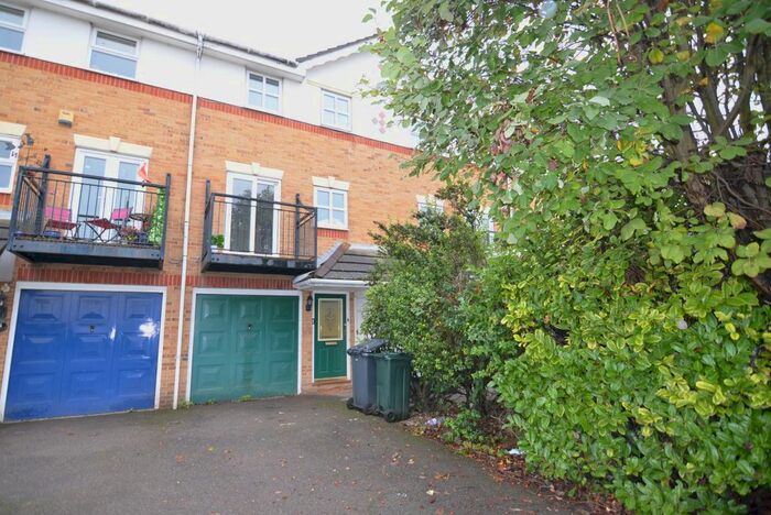 3 Bedroom Town House To Rent In Sara Crescent, Greenhithe, DA9