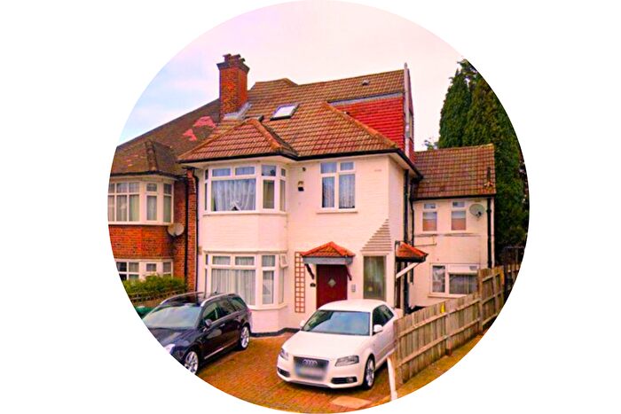 3 Bedroom Flat For Sale In Hurstwood Road, Temple Fortune, London, NW11