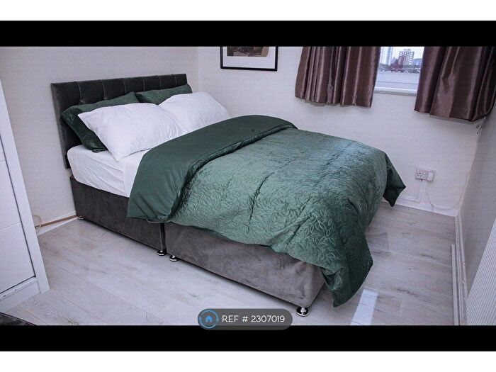 3 Bedroom Flat To Rent In Bloomfield Road, London, SE18