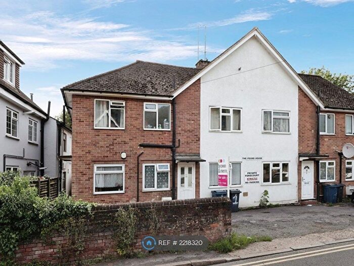 2 Bedroom Flat To Rent In Waterside, Chesham, HP5