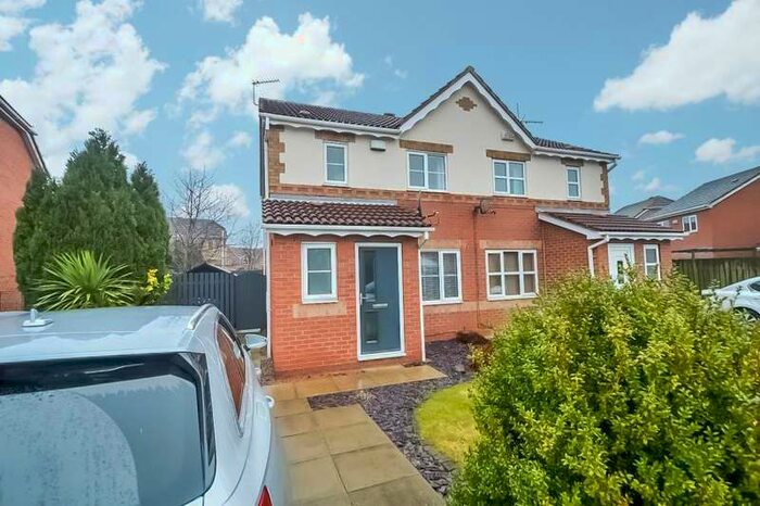 3 Bedroom Semi-Detached House To Rent In Bridgegate Drive, Victoria Dock, Hull, HU9