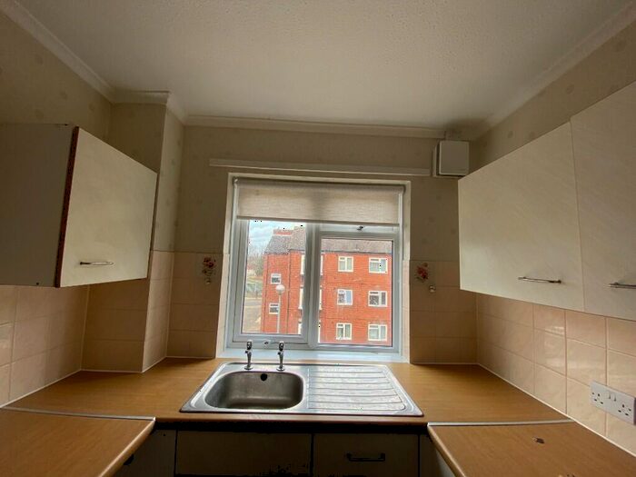 1 Bedroom Flat To Rent In Heneage Road, Grimsby, Lincolnshire, DN32