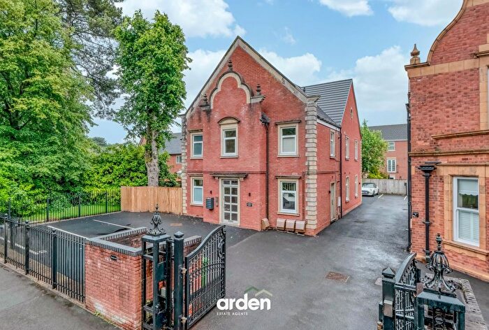 2 Bedroom Flat For Sale In Barnsley Hall Road, Barnsley Court Barnsley Hall Road, B61