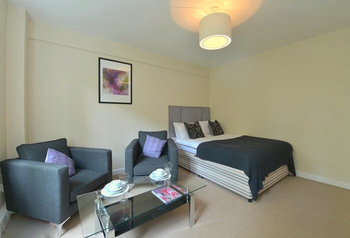 Studio To Rent In Hill Street, London W1J