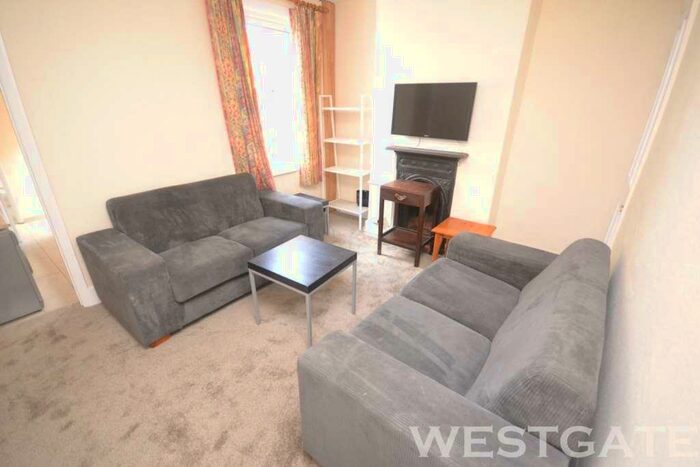 3 Bedroom Terraced House To Rent In Blenheim Gardens, Reading, RG1