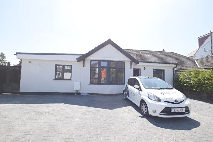 6 Bedroom Bungalow To Rent In The Meadow Way, Harrow, HA3