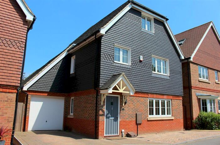 5 Bedroom Detached House To Rent In Ash Close, Banstead, SM7