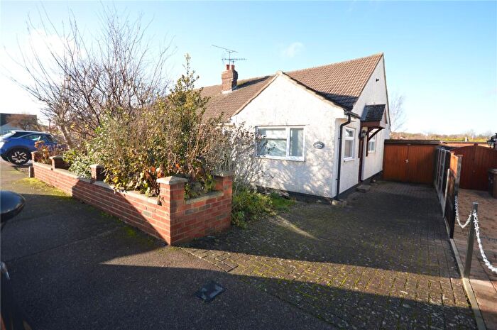 2 Bedroom Bungalow For Sale In The Furrows, Luton, Bedfordshire, LU3
