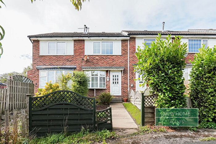 2 Bedroom Terraced House For Sale In Lawns Terrace, Leeds, LS12