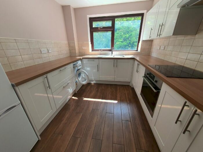 1 Bedroom Flat To Rent In Beech Copse, Croydon CR2