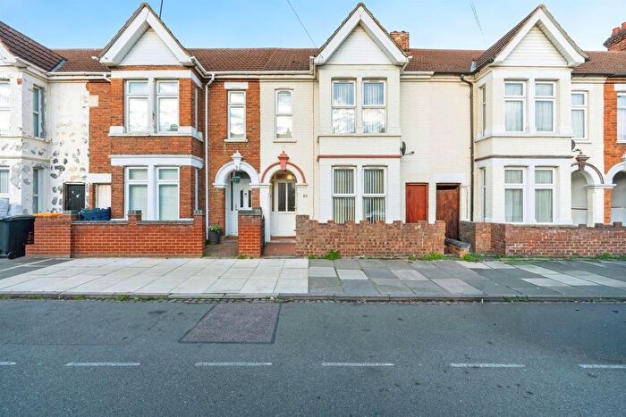 4 Bedroom Terraced House For Sale In Victoria Road, Bedford, MK42