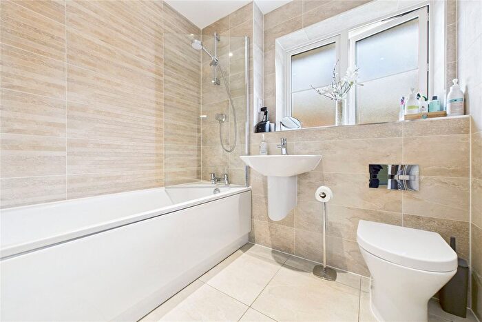 4 Bedroom Detached House For Sale In Hurst Avenue, Blackwater, Camberley, Hampshire, GU17