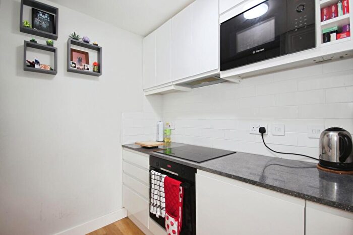 1 Bedroom Flat For Sale In Landor Road, Warwick, Warwickshire, CV34
