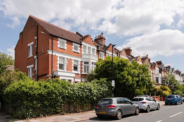 2 Bedroom Flat For Sale In Salford Road, Balham, SW2