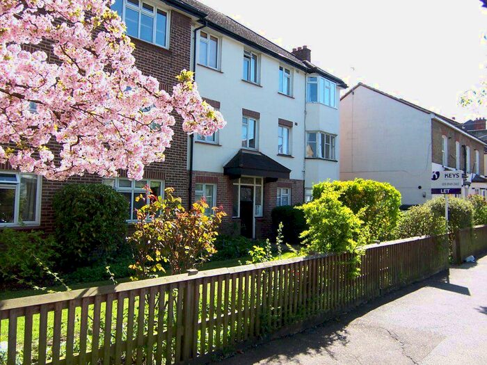 2 Bedroom Apartment To Rent In Chestnut Grove, New Malden, KT3