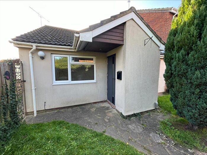 2 Bedroom Bungalow To Rent In Repton Close, Luton, LU3
