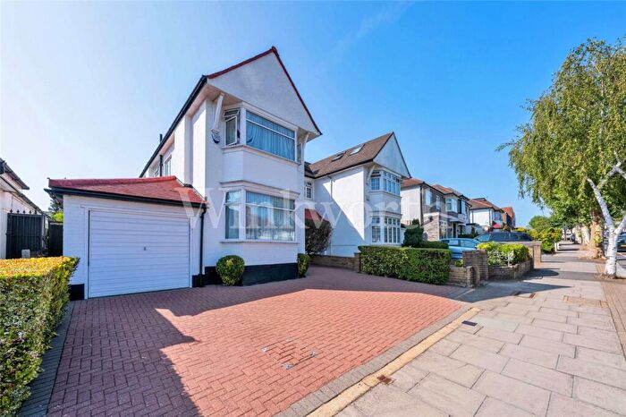 4 Bedroom Semi-Detached House For Sale In Princes Park Avenue, London, NW11