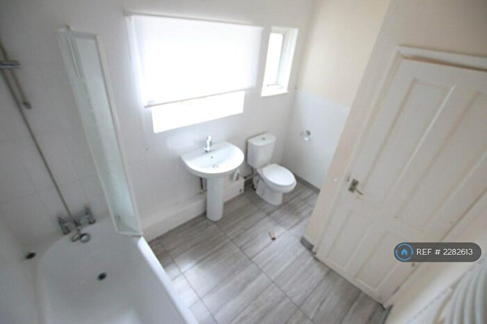 4 Bedroom Terraced House To Rent In Grange Avenue, Reading, RG6