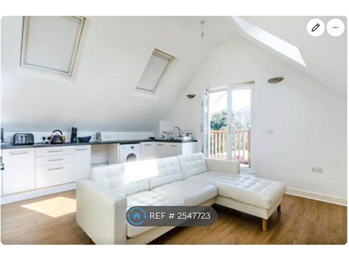 2 Bedroom Flat To Rent In Monks Orchard Road, Beckenham, BR3