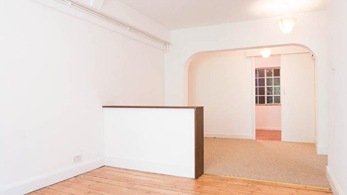 1 Bedroom Flat To Rent In Fulham Road, SW3