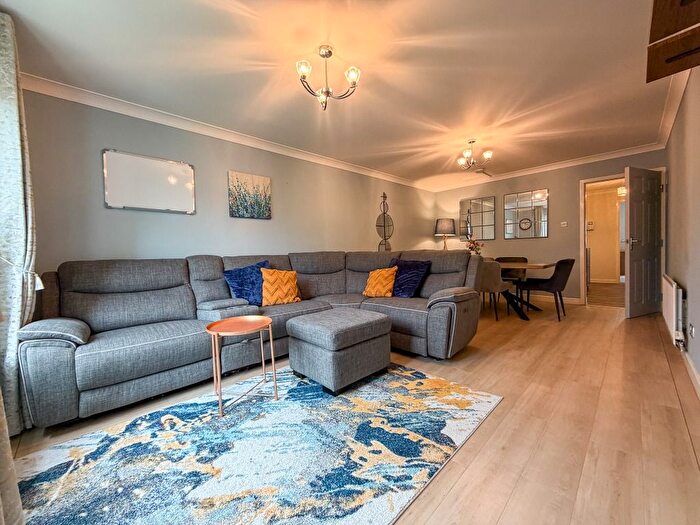 3 Bedroom Flat To Rent In Powderhall Brae, Powderhall, Edinburgh, EH7