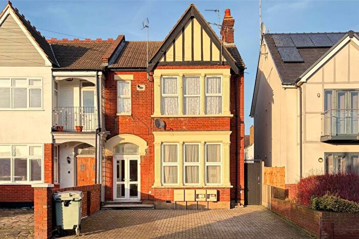 1 Bedroom Flat For Sale In Genesta Road, Westcliff-On-Sea, SS0