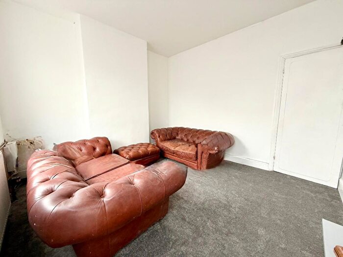 2 Bedroom End Of Terrace House To Rent In Butlin Road, Luton, LU1