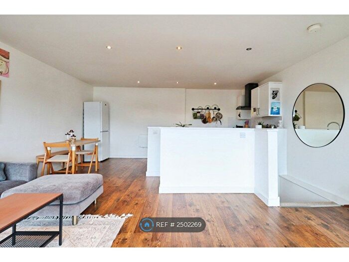 2 Bedroom Flat To Rent In Park Place, Leeds, LS1