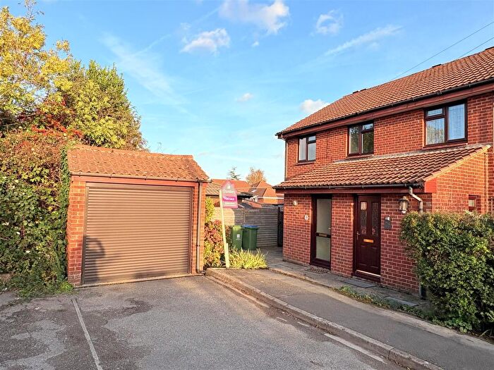 3 Bedroom Semi Detached House For Sale In Norset Road, Fareham, PO15