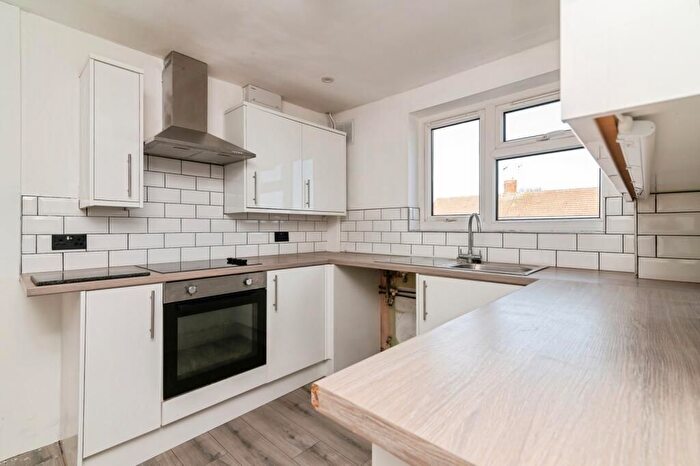 2 Bedroom Flat To Rent In Carnarvon Place, Nottingham, NG13