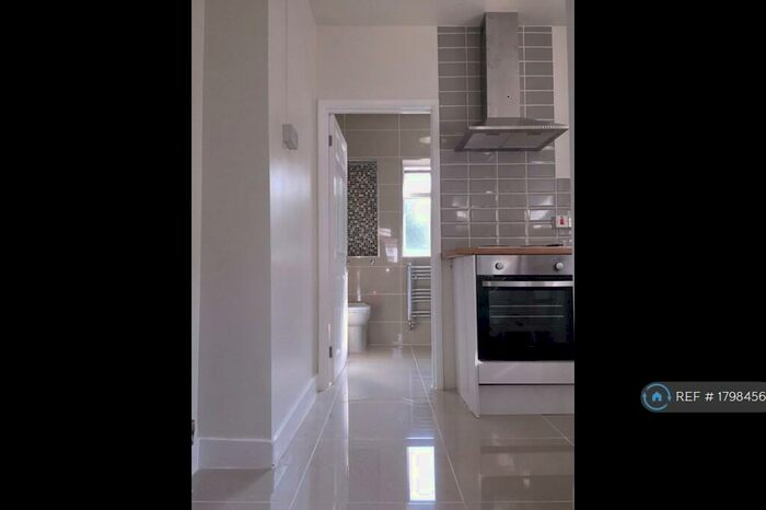 1 Bedroom Flat To Rent In Albert Street, Slough, SL1