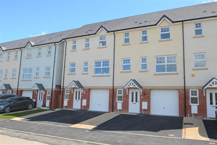 3 Bedroom Town House To Rent In Cae Wyndham, Clare Garden, Cowbridge, CF71