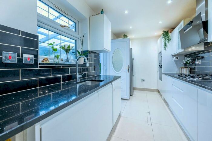4 Bedroom Property To Rent In Lincoln Road, Plaistow, London, E13