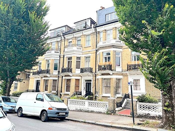 2 Bedroom Flat For Sale In First Avenue, Hove, BN3