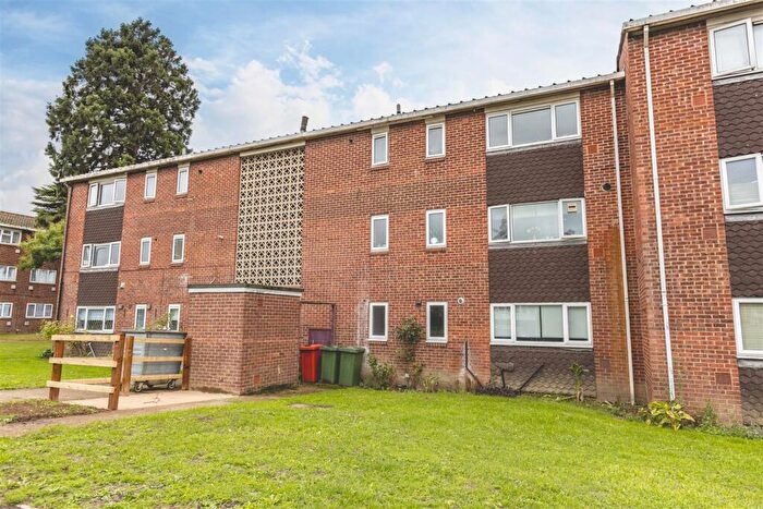 2 Bedroom Apartment For Sale In Grampian Way, Slough, SL3