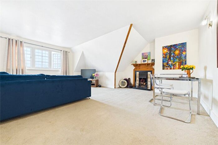 2 Bedroom Apartment For Sale In Maidenhatch, Pangbourne, Reading, Berkshire, RG8