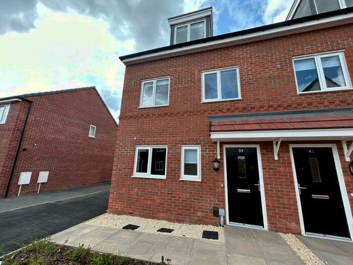 3 Bedroom Semi-Detached House To Rent In Horwood Drive, NG4