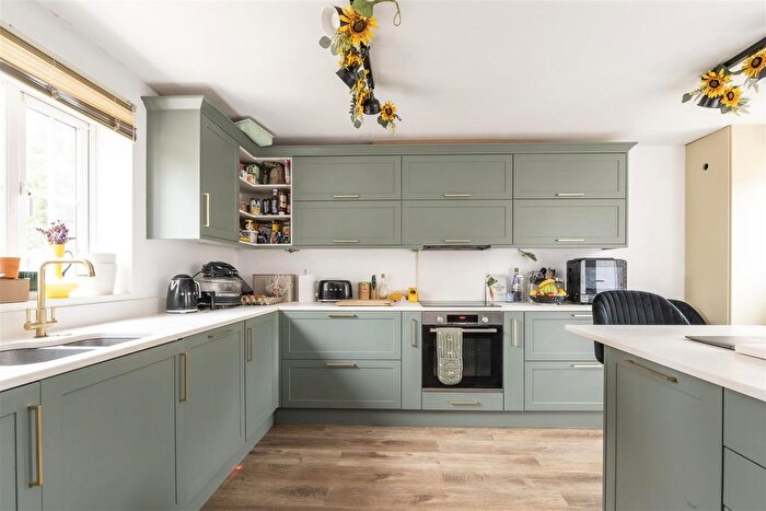 4 Bedroom Property For Sale In Hosey Road, Sturminster Newton, DT10