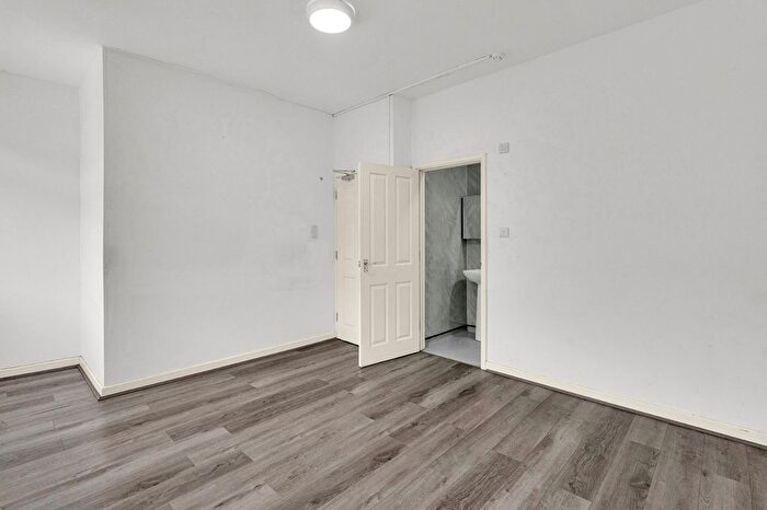 4 Bedroom Maisonette To Rent In Camden High Street, Camden, NW1