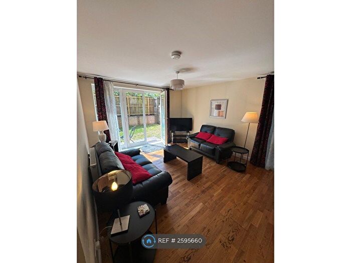 3 Bedroom Flat To Rent In Duff Street, Edinburgh, EH11