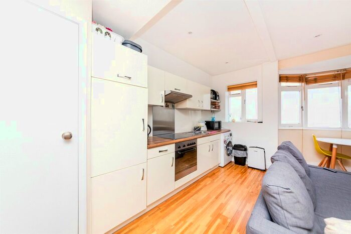 1 Bedroom Flat To Rent In Lower Rock Gardens, Brighton, East Sussex, BN2