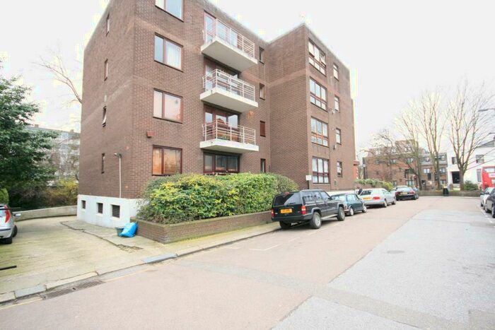 3 Bedroom Flat To Rent In Julian Court, Camden Road, Camden Town, NW1